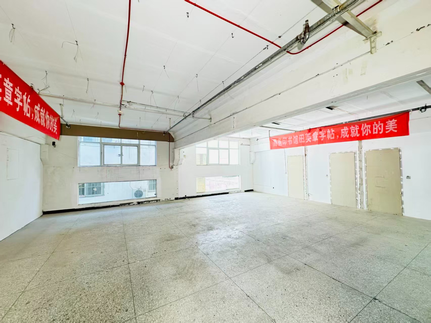 海碧巷重点吸引人工智能应用、数字经济、电商直播、智能制造服务、软件开发、科技创新企业及创业团队入驻